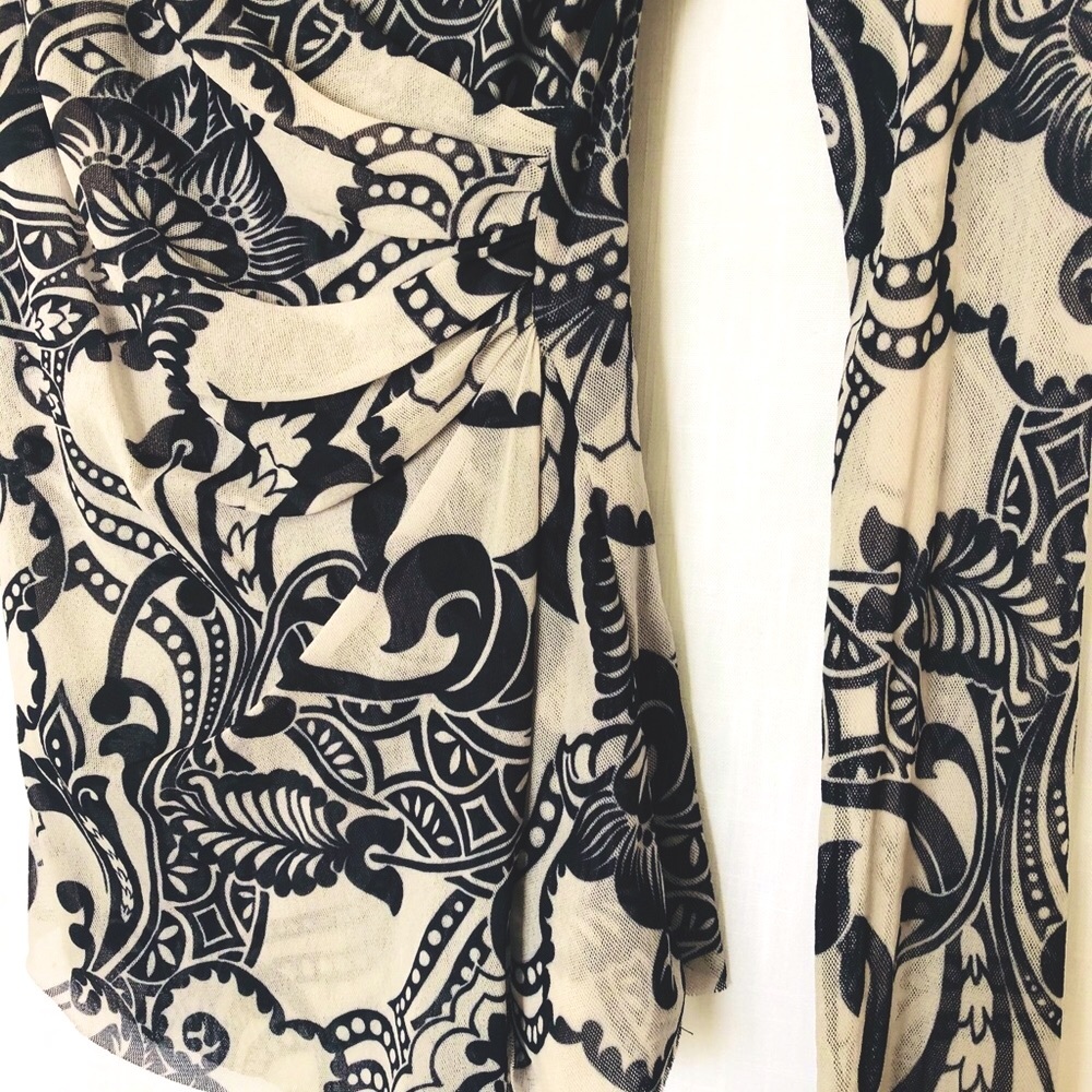 Sweet pea double layered mesh woven top. Great print. Funky cool, bell sleeves - Picture 9 of 10